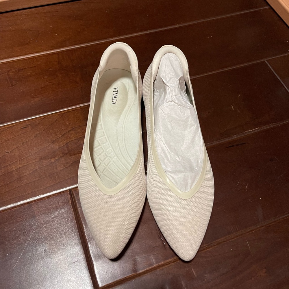 VIVAIA Women's Elegant Cream Loafers